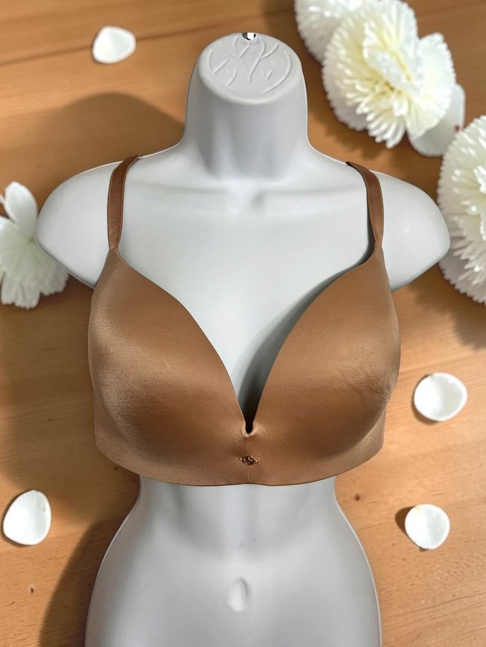 Victoria's Secret So Obsessed Smooth Wireless Push-Up Bra Sz 36D Beige Padding